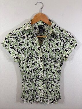 East 5th Pleated Short Sleeve Button-Up Blouse in Green & Black Leaf Print
